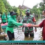 persit pati salurkan bantuan korban banjir di desa kosekan - mitrapost.com