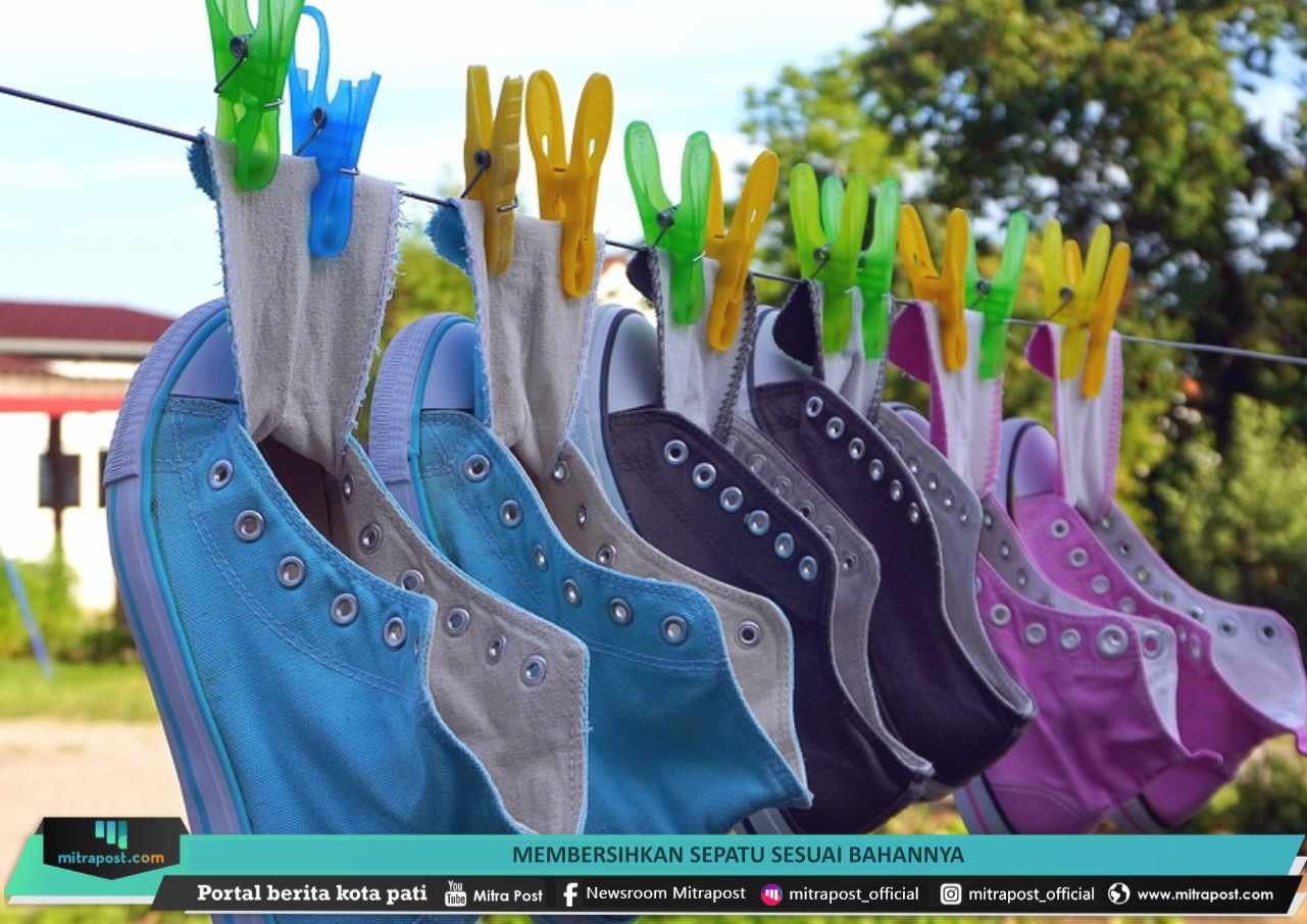 MEMBERSIHKAN SEPATU SESUAI BAHANNYA