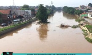 SEORANG ANAK HANYUT DI SUNGAI CILIWUNG, TIM SAR LANJUTKAN PENCARIAN