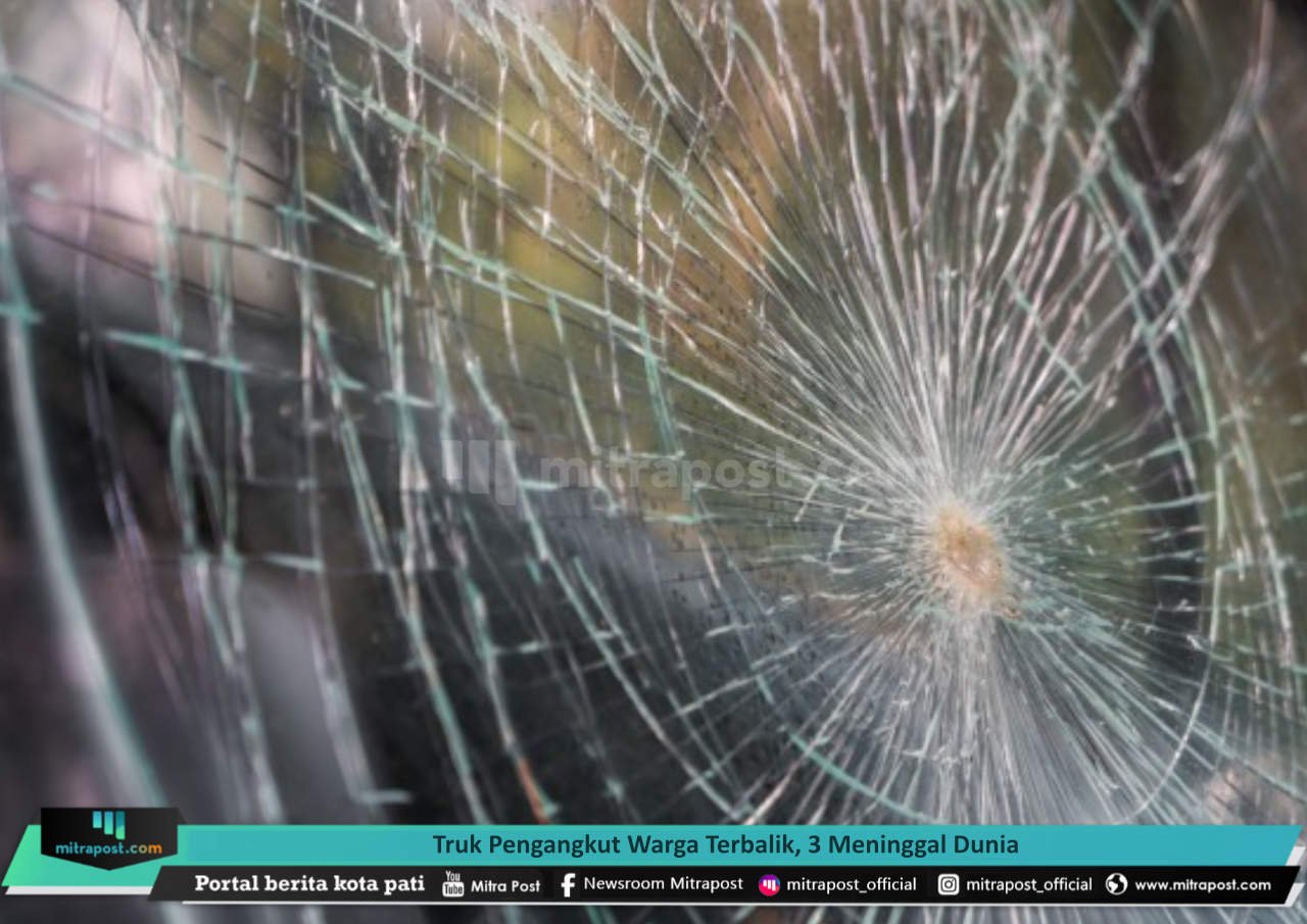 TRUK PENGANGKUT WARGA TERBALIK, 3 MENINGGAL DUNIA