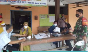 Ratusan Warga Blora Ikuti Vaksinasi RATUSAN WARGA BLORA IKUTI VAKSINASI