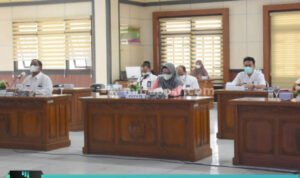 PEMKAB INSTRUKSIKAN PENYALURAN BLT DESA DIPERCEPAT