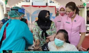 hari-anak-nasional-siswa-disabilitas-di-trenggalek-mendapatkan-vaksinasi-covid-19