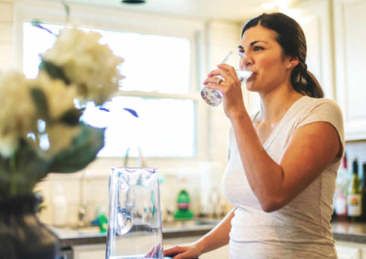 7 Manfaat Tubuh Minum Air Putih yang Cukup