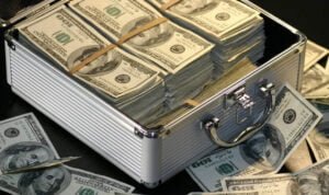 5 Miliader Berasal dari Keluarga Sederhana 5 MILIADER BERASAL DARI KELUARGA SEDERHANA