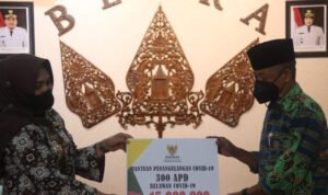 Relawan Penanggulangan Covid-19 Peroleh Bantuan APD RELAWAN PENANGGULANGAN COVID-19 PEROLEH BANTUAN APD