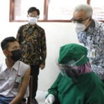 VAKSINASI TENAGA KESEHATAN DI JATENG TELAH DIMULAI