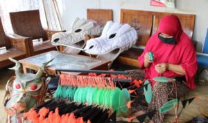 Berbekal Hobi, Warga Tekuni Pembuatan Layang-Layang Naga BERBEKAL HOBI, WARGA TEKUNI PEMBUATAN LAYANG-LAYANG NAGA