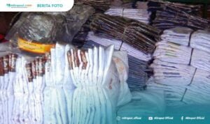 Wacana PTM Bergulir, Penjual Baju Seragam Sekolah Kebanjiran Order