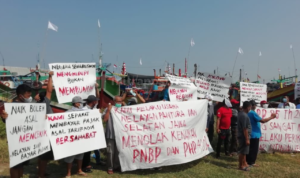 Protes PNBP dan Kenaikan PHP, Layanan Pati Kibarkan Bendera Putih