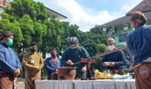 PEMKOT YOGYAKARTA GELAR PROSESI JAMASAN PUSAKA KYAI WIJOYO MUKTI
