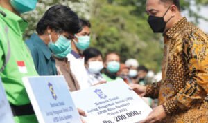 PEMKOT SURABAYA ANGGARKAN RP3 MILIAR UNTUK BANSOS MASYARAKAT BERPENGHASILAN RENDAH