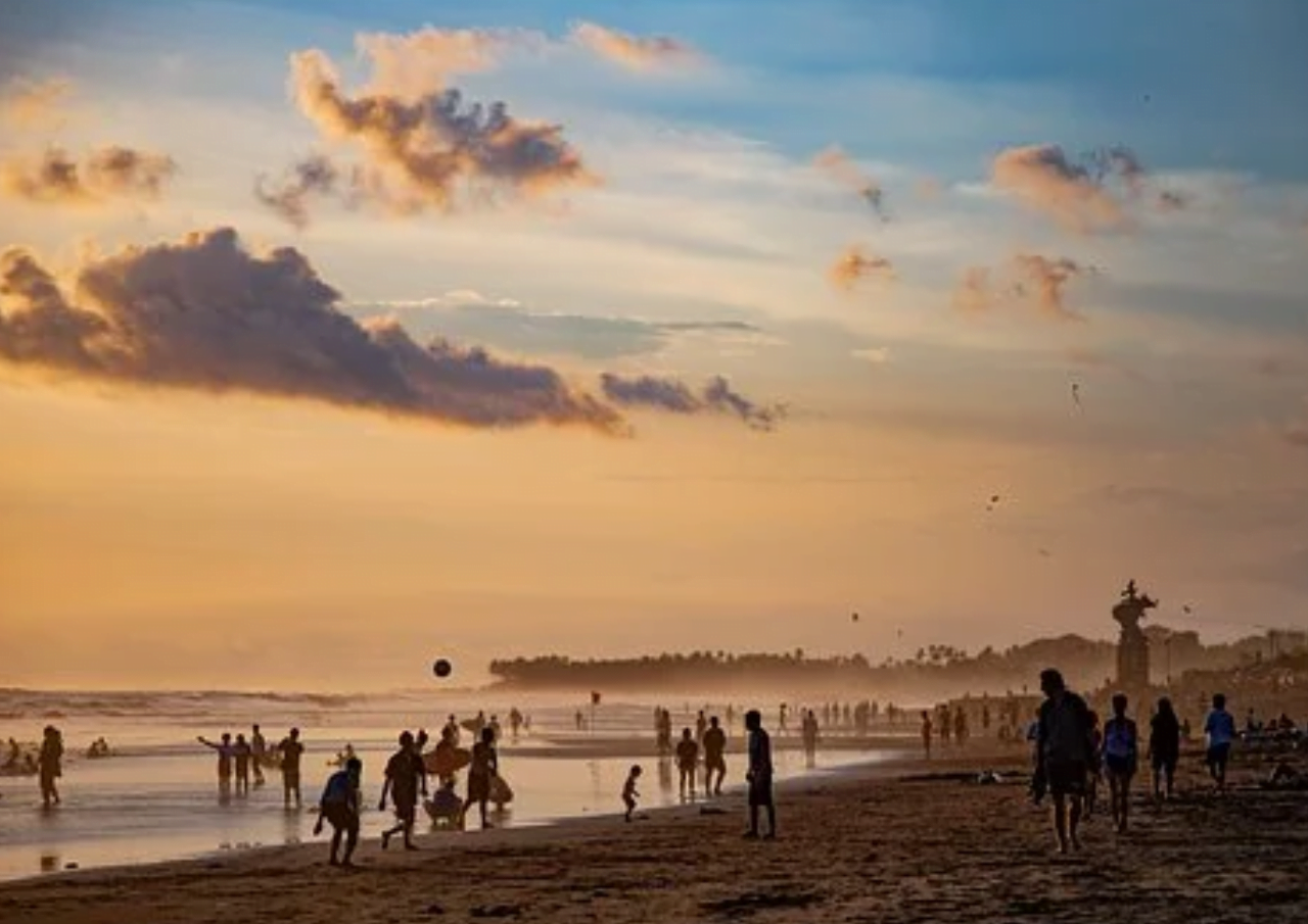 Bule Masuk Bali Harus Punya Asuransi Rp 1 Miliar Begini Penjelasan Sandiaga Uno