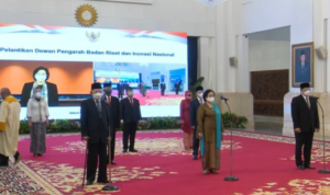 Jokowi Melantik Megawati sebagai Ketua Badan Pengarah BRIN Jokowi Melantik Megawati sebagai Ketua Badan Pengarah BRIN