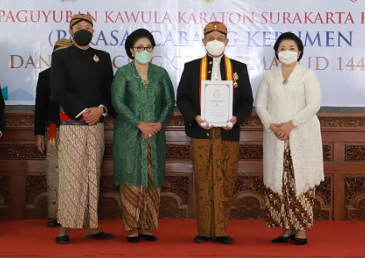 Bupati Kebumen Diberi Gelar Kehormatan dari Keraton Surakarta Hadiningrat
