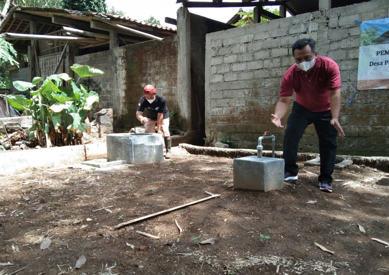 Peternak Sapi Manfaatkan Limbah Kotoran Sapi Jadi Biogas