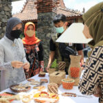 Kerajinan Bonggol Jagung, Menarik Minat Atikoh Ganjar dalam Pameran