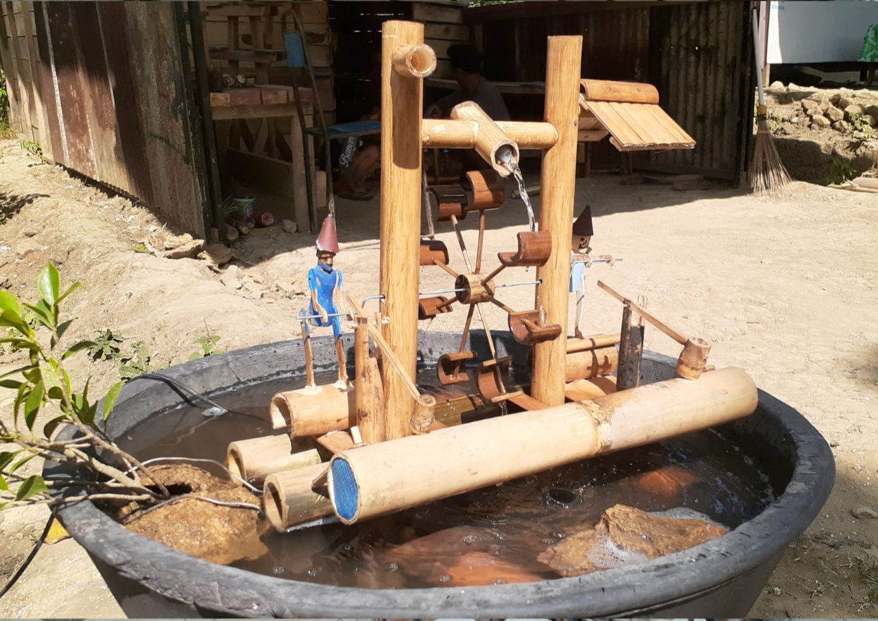 Miniatur Kincir Air, Kerajinan Suvenir Apik di Objek Wisata Blora