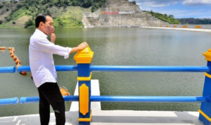 Jokowi meresmikan Bendungan Karalloe