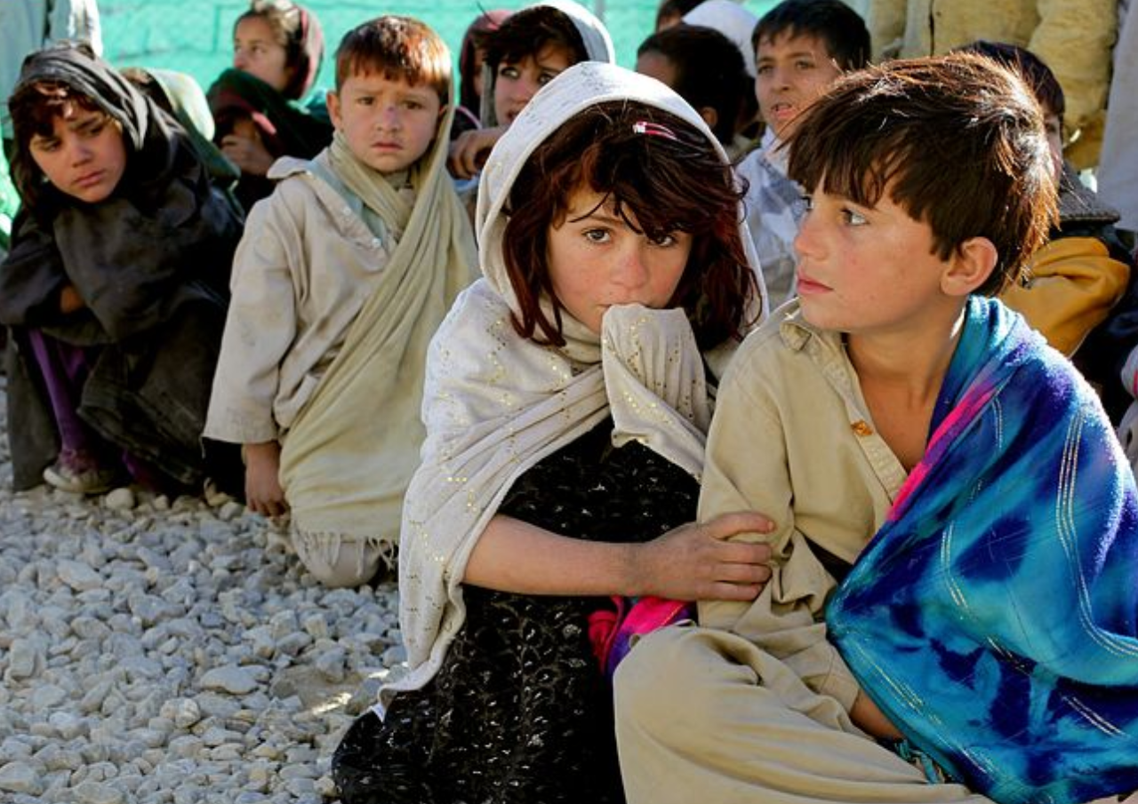 kelaparan, afghanistan terpaksa jual anak perempuan