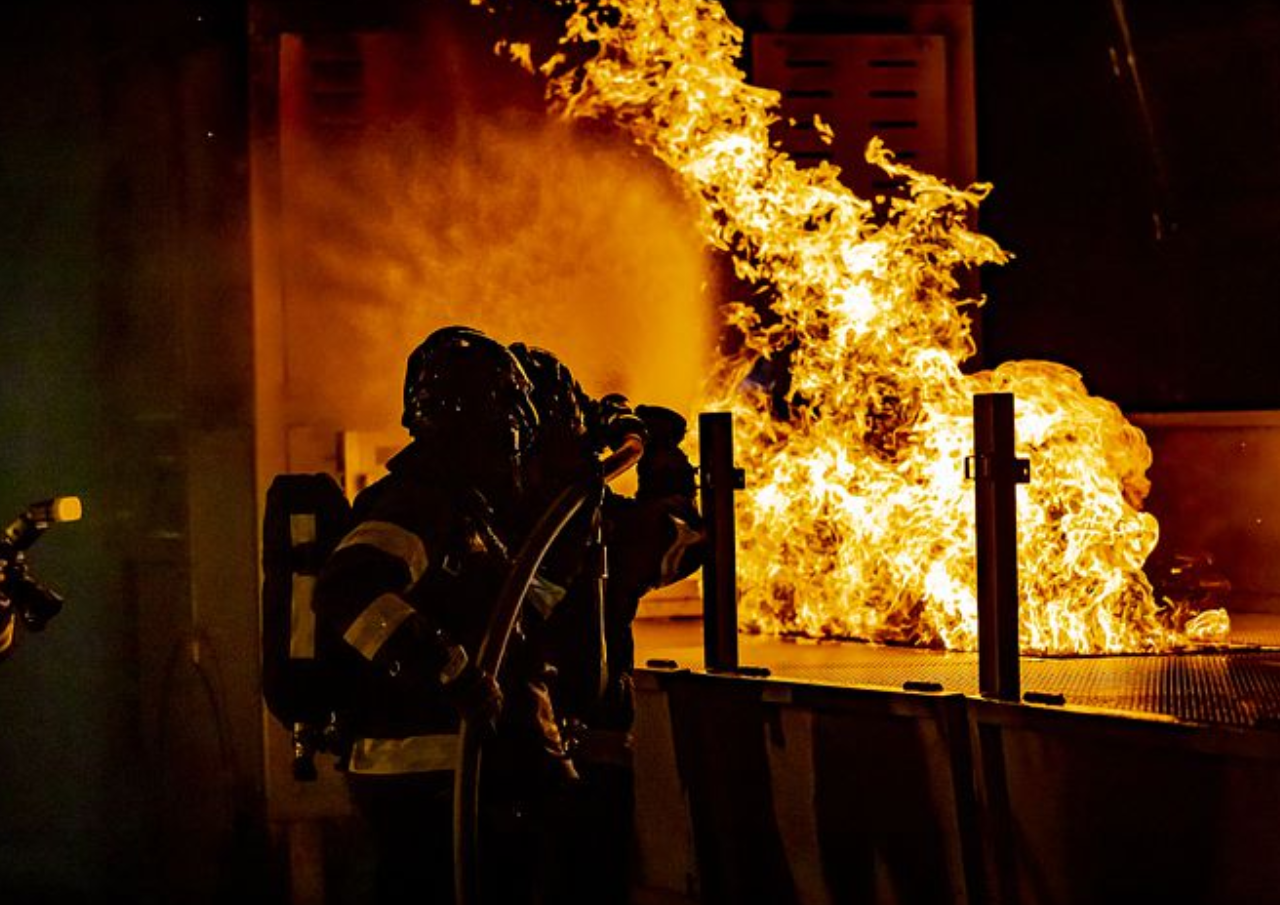 Pabrik Korek Api Terbakar selama 12 Jam di Tangerang