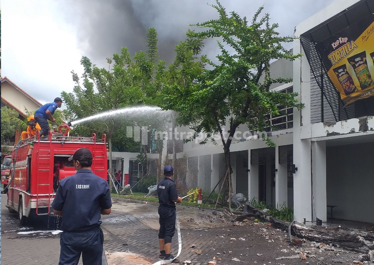 10 Fakta Kebakaran Dua Kelinci Kebakara10 Fakta Kebakaran Dua Kelincin Pabrik Dua Kelinci Belum Padam Hingga Rabu Pagi