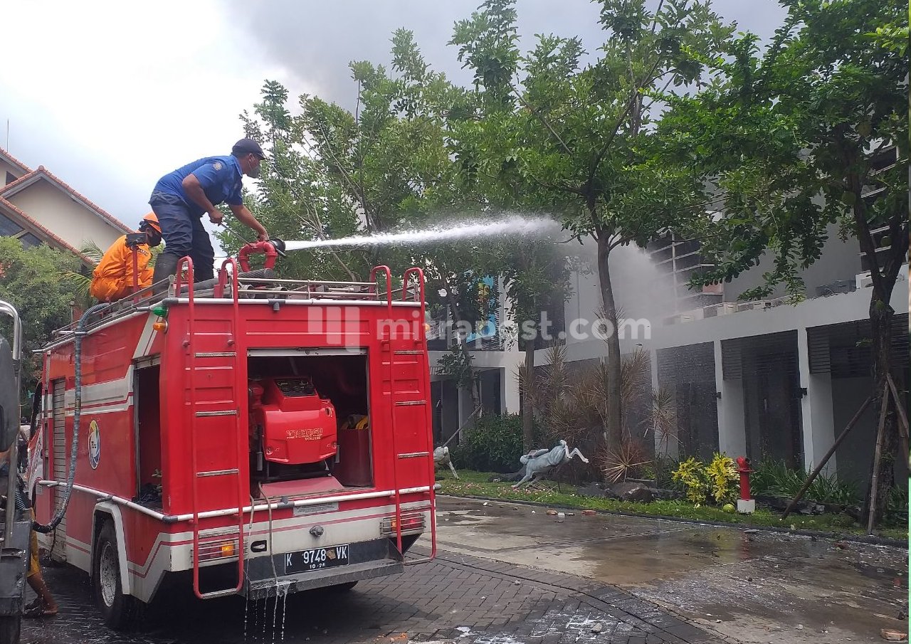 Damkar Butuh 24 Jam Lebih Padamkan Kebakaran di Pabrik Dua Kelinci