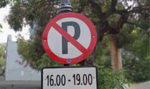 Pemkot Surabaya Terapkan Aturan Larangan Parkir di Jalan Tunjangan