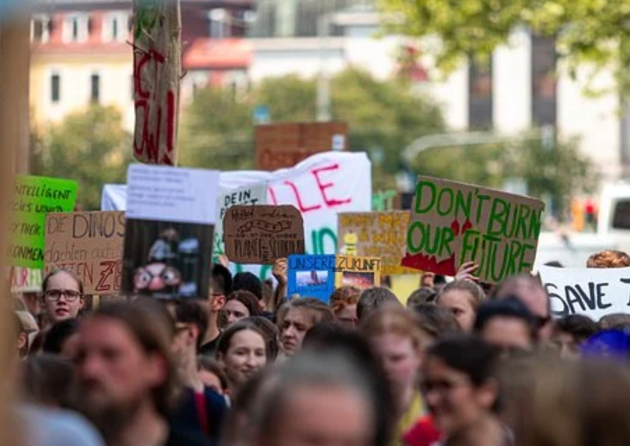 Tuntut Kenaikan UMP, Buruh Kembali Geruduk Kantor Gubernur