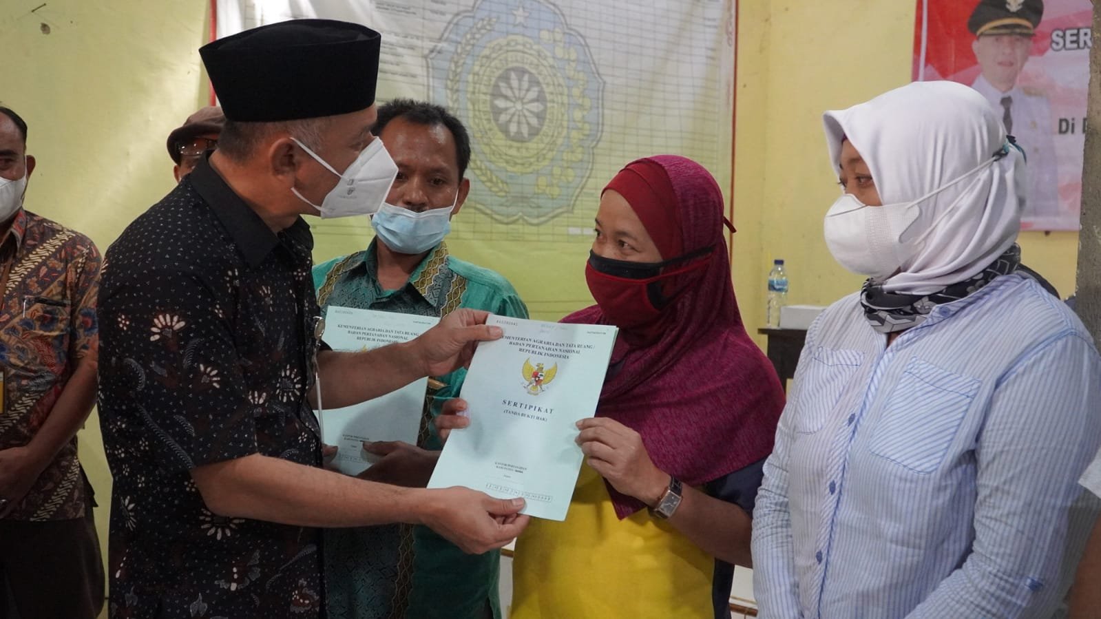 Bupati Jepara Serahkan Sertifikat Tanah kepada 350 Pelaku UMKM