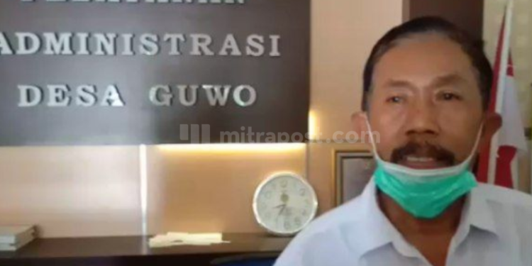 Puluhan Tiang Listrik di Desa Guwo Dicabut Mantan Lurah