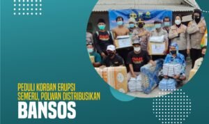 Peduli Korban Erupsi Semeru, Polwan Distribusikan Bansos