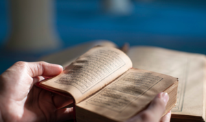 Simak Bahasa Kitab Taurat, Injil, Zabur, Al Quran saat Diturunkan