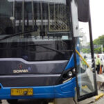 Sopir Kurang Hati-Hati, Bus TransJakarta Kembali Alami Kecelakaan Tabrak Separator