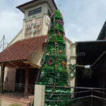 3000 Limbah Botol Disulap Menjadi Pohon Natal Yang Apik