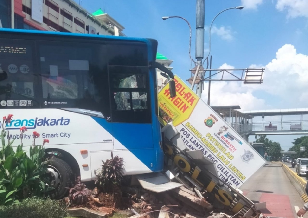 Pihak TransJakarta Ungkap Penyebab Kecelakaan Busway