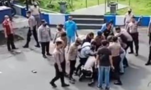 Gagal Nikah, Pria Acungkan Pisau di Polres Lumajang