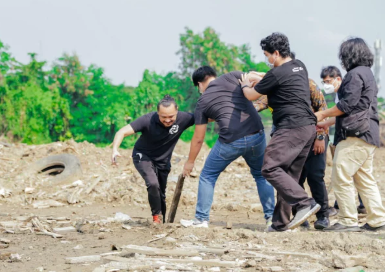 Sidak ke Lokasi Formula E, Giring Malah Terperosok Lumpur Sidak ke Lokasi Formula E, Giring Malah Terperosok Lumpur