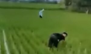 Takut Ditilang, Dua Pemuda di Gorontalo Nyamar jadi Petani