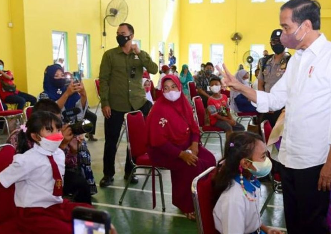 Tinjau Vaksinasi di Bintan, Jokowi Apresiasi Antusiasme Anak-anak