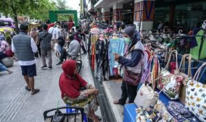 Sri Sultan Hamengku Buwono Gusur PKL di Malioboro