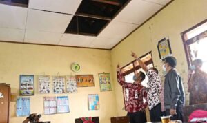 Bupati Kudus Hartopo Tinjau Kerusakan Bangunan Sekolah Bupati Kudus Hartopo Tinjau Kerusakan Bangunan Sekolah