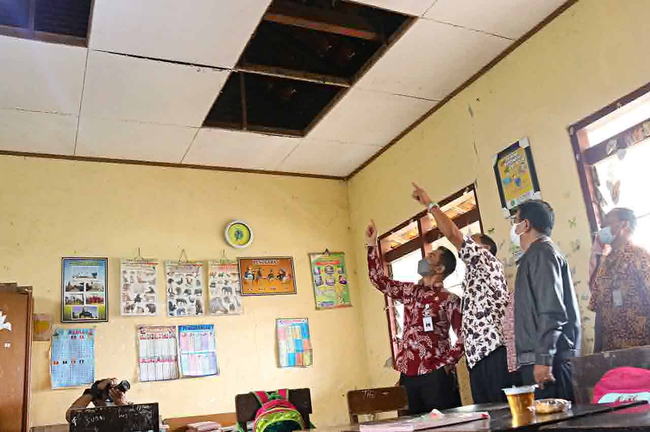 Bupati Kudus Hartopo Tinjau Kerusakan Bangunan Sekolah