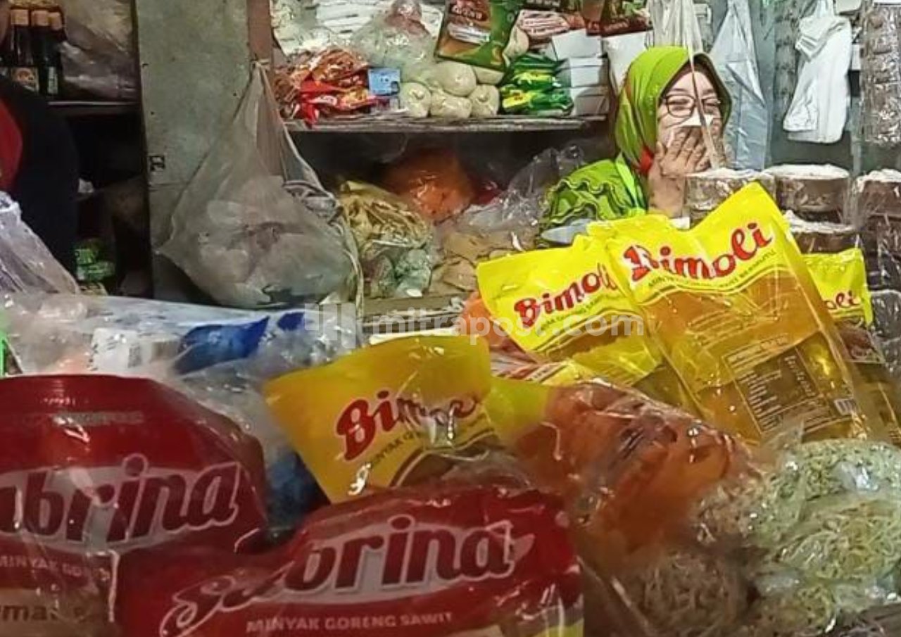 Pedagang Pasar Keluhkan Penyesuaian Harga Minyak Goreng