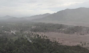 Semeru Kembali Luncurkan Awan Panas Guguran