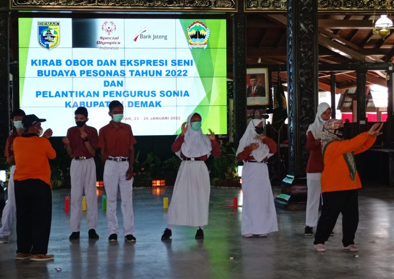 Lomba dan Pertunjukan Seni Budaya Ramaikan Kirab Obor Pesonas 2022