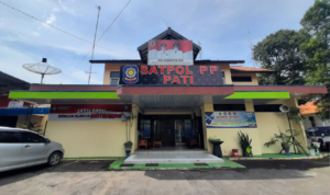 Tidak Punya Izin, Satpol PP Pati Segel Hotel D'lala