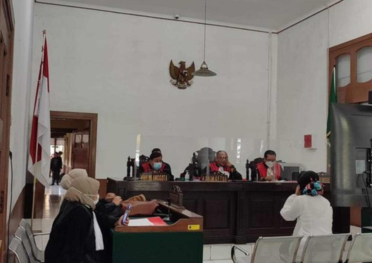 Wanita Kena UU ITE Sebab Curhat Suaminya Balik dengan Istri Lamanya
