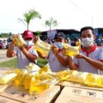 Warga Sambut Antusias Operasi Pasar Minyak Goreng Murah di Alun-alun Kembang Joyo