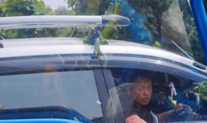 Bak Sniper andal, Pemobil Acungkan Pistol di Tol Cipali